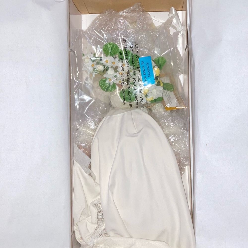 The People’s Princess porcelain doll from the Ashton-Drake Galleries - Picture 11 of 15